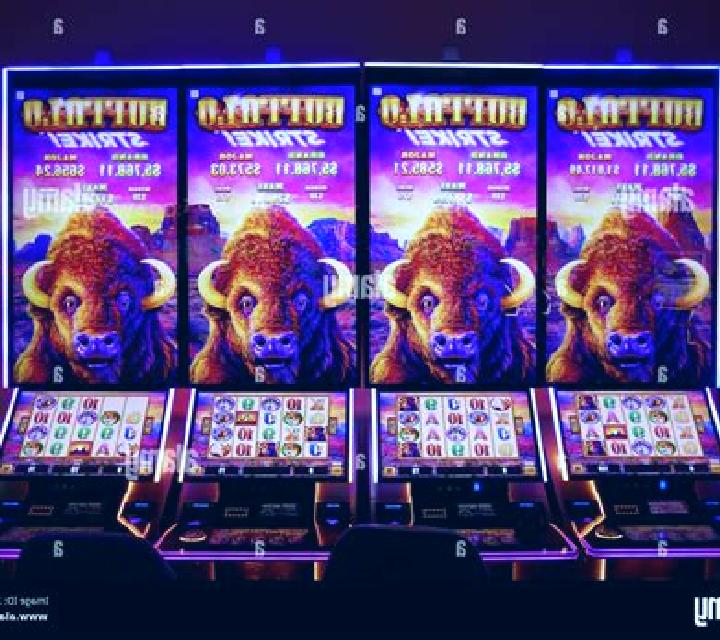 Zee Strike slot machine